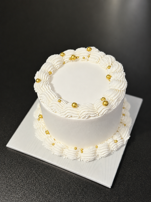 Mini White Vintage Cake